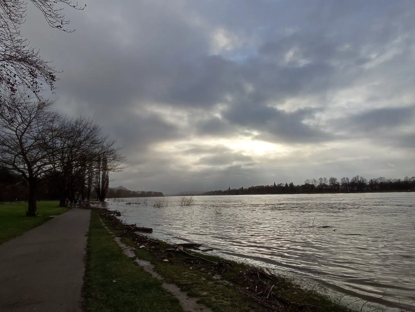 Oberkasseler Rheinufer (Rhine riverside path), Bonn